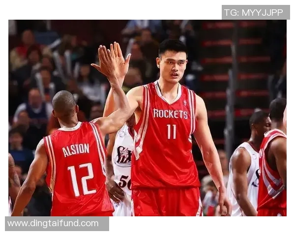 科米尔姚明携手推动篮球文化发展助力全球体育交流与合作